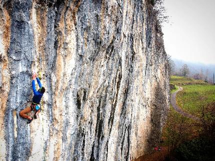 Madonna della Rota - Luca Lancellotti climbing 'Giulia amore mio' at Madonna della Rota