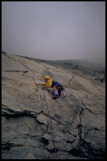 Val Salarno - Val Salarno: Matteo Rivadossi in apertura su Stellaluna, Parete del Giannantonj, 2000