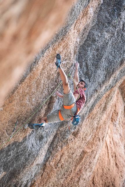 Siurana - Jorge Díaz-Rullo attempting 'Sleeping Lion' (9b+) at Siurana in Spain