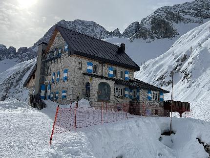 Rifugio Gilberti al Canin nelle Alpi Giulie sentinella del clima e dell’ambiente