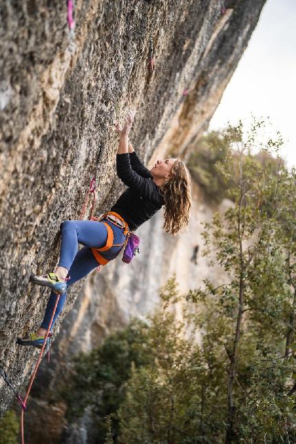 Michaela Kiersch, Margalef - Michaela Kiersch sending 'El mañaneo' (8a+) at Margalef in Spain