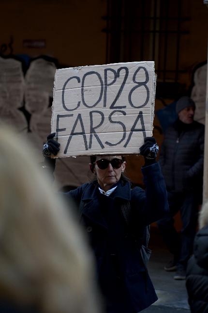 Extinction Rebellion - Extinction Rebellion a Bologna nel canale del Reno