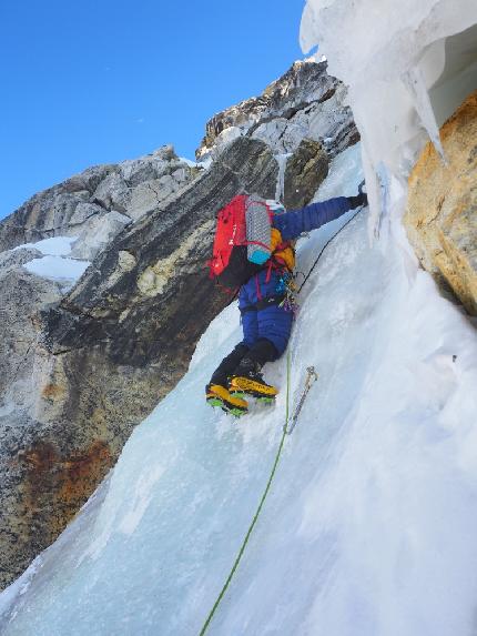 Cholatse, Radoslav Groh, Zdeněk Hák - The first ascent of 'Just one solution!' on the West Face of Cholatse in Nepal (Radoslav Groh, Zdeněk Hák 2-3/11/2023)