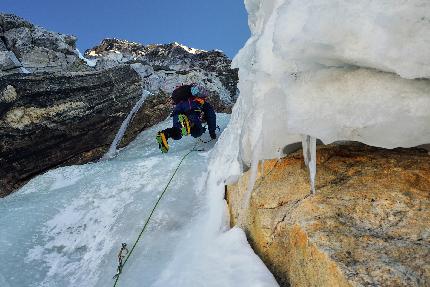 Cholatse, Radoslav Groh, Zdeněk Hák - The first ascent of 'Just one solution!' on the West Face of Cholatse in Nepal (Radoslav Groh, Zdeněk Hák 2-3/11/2023)