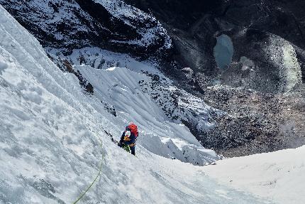 Cholatse, Radoslav Groh, Zdeněk Hák - The first ascent of 'Just one solution!' on the West Face of Cholatse in Nepal (Radoslav Groh, Zdeněk Hák 2-3/11/2023)