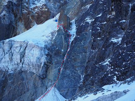 Cholatse, Radoslav Groh, Zdeněk Hák - The first ascent of 'Just one solution!' on the West Face of Cholatse in Nepal (Radoslav Groh, Zdeněk Hák 2-3/11/2023)