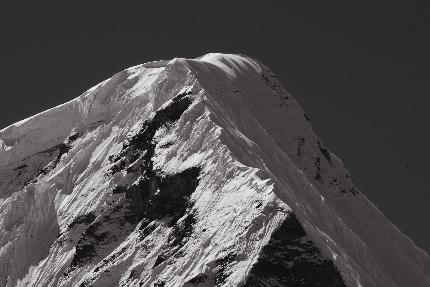 Chobutse, Nepal, Wadim Jabłoński, Maciej Kimel - Wadim Jabłoński e Maciej Kimel durante l'apertura di 'Just Breathe' (M5 VI4 R/X 1600m) sul Chobutse, Nepal (14-18/10/2023)