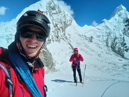 Chobutse, Nepal, Wadim Jabłoński, Maciej Kimel - Wadim Jabłoński e Maciej Kimel durante l'apertura di 'Just Breathe' (M5 VI4 R/X 1600m) sul Chobutse, Nepal (14-18/10/2023)