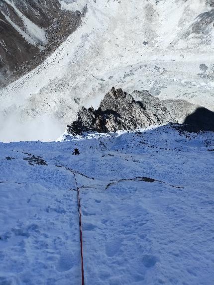 Chobutse, Nepal, Wadim Jabłoński, Maciej Kimel - Wadim Jabłoński e Maciej Kimel durante l'apertura di 'Just Breathe' (M5 VI4 R/X 1600m) sul Chobutse, Nepal (14-18/10/2023)