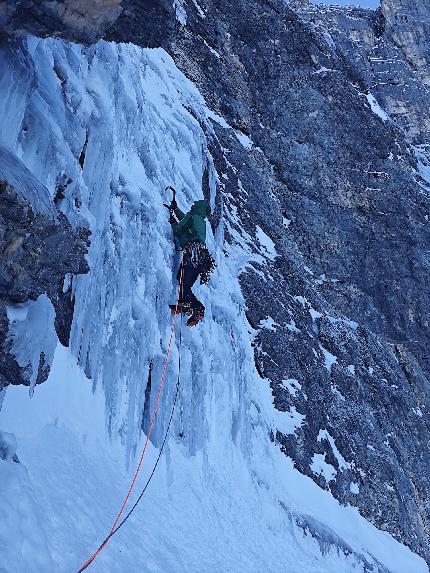 Croda di Cacciagrande, Sorapiss, Dolomiti, Mirco Grasso, Francesco Rigon - L'apertura di 'Solo per un sorriso' alla Croda di Cacciagrande (Sorapiss, Dolomiti) di Mirco Grasso e Francesco Rigon (19/12/2023)