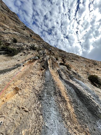 Sardegna, Punta Giradili, Federica Mingolla, Federico Orlandini - Federica Mingolla sale 'Mezzogiorno di Fuoco' alla Punta Giradili in Sardegna con Federico Orlandini, autunno 2023