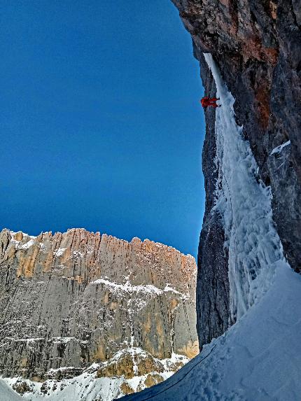 Val Ombretta, Marmolada, Dolomites, Emanuele Andreozzi, Vaida Vaivadaite - Emanuele Andreozzi and Vaida Vaivadaite making the first ascent of 'First Time' in Val Ombretta, Marmolada, Dolomites (17/12/2023)