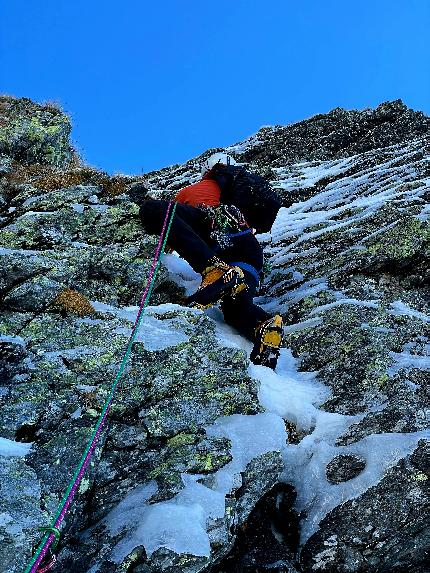 Cima di Pescegallo, Val Gerola, Orobie, Cristian Candiotto, Mattia Trabucchi - L'apertura di 'Via Aghi' alla Cima di Pescegallo in Val Gerola, Orobie (Cristian Candiotto, Mattia Trabucchi 20/12/2023)