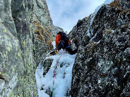 Cima di Pescegallo, Val Gerola, Orobie, Cristian Candiotto, Mattia Trabucchi - L'apertura di 'Via Aghi' alla Cima di Pescegallo in Val Gerola, Orobie (Cristian Candiotto, Mattia Trabucchi 20/12/2023)