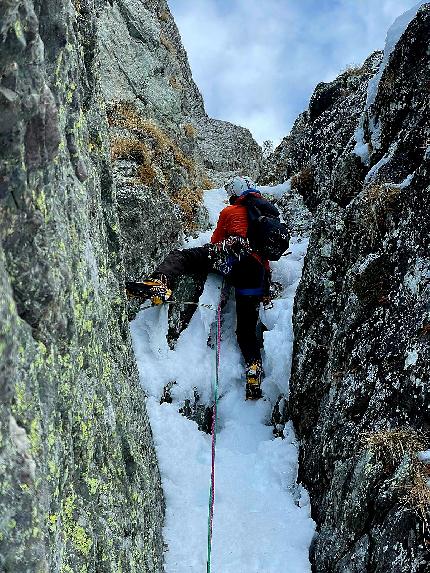 Cima di Pescegallo, Val Gerola, Orobie, Cristian Candiotto, Mattia Trabucchi - L'apertura di 'Via Aghi' alla Cima di Pescegallo in Val Gerola, Orobie (Cristian Candiotto, Mattia Trabucchi 20/12/2023)