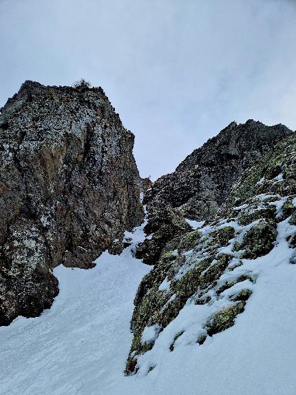 Cima di Pescegallo, Val Gerola, Orobie, Cristian Candiotto, Mattia Trabucchi - L'apertura di 'Via Aghi' alla Cima di Pescegallo in Val Gerola, Orobie (Cristian Candiotto, Mattia Trabucchi 20/12/2023)