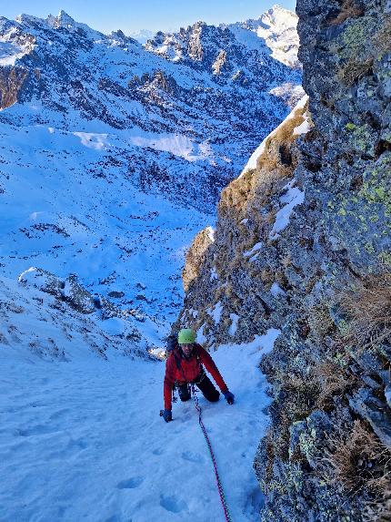 Cima di Pescegallo, Val Gerola, Orobie, Cristian Candiotto, Mattia Trabucchi - L'apertura di 'Via Aghi' alla Cima di Pescegallo in Val Gerola, Orobie (Cristian Candiotto, Mattia Trabucchi 20/12/2023)