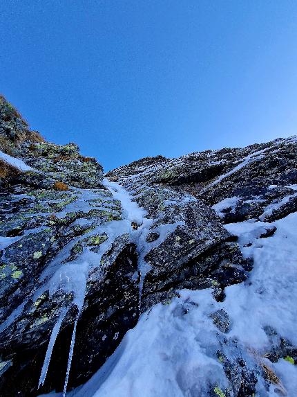 Cima di Pescegallo, Val Gerola, Orobie, Cristian Candiotto, Mattia Trabucchi - L'apertura di 'Via Aghi' alla Cima di Pescegallo in Val Gerola, Orobie (Cristian Candiotto, Mattia Trabucchi 20/12/2023)