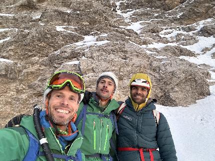 Archi del Vento, Monte Duranno, Dolomiti Friulane, Mirco Grasso, Francesco Rigon, Luca Vallata - Francesco Rigon, Mirco Grasso e Luca Vallata durante l'apertura di 'Archi del Vento' sul Naso del Monte Duranno nelle Dolomiti Friulane il 24/12/2024