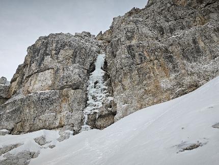 Archi del Vento, Monte Duranno, Friuli Dolomites, Mirco Grasso, Francesco Rigon, Luca Vallata - The first ascent of 'Archi del Vento' on Naso del Monte Duranno in the Friuli Dolomites (Mirco Grasso, Francesco Rigon, Luca Vallata 24/12/2024)