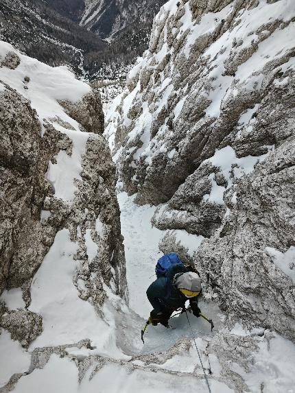 Archi del Vento, Monte Duranno, Dolomiti Friulane, Mirco Grasso, Francesco Rigon, Luca Vallata - L'apertura di 'Archi del Vento' sul Naso del Monte Duranno nelle Dolomiti Friulane (Mirco Grasso, Francesco Rigon, Luca Vallata 24/12/2024)