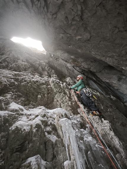 Archi del Vento, Monte Duranno, Dolomiti Friulane, Mirco Grasso, Francesco Rigon, Luca Vallata - L'apertura di 'Archi del Vento' sul Naso del Monte Duranno nelle Dolomiti Friulane (Mirco Grasso, Francesco Rigon, Luca Vallata 24/12/2024)