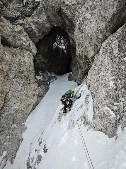 Archi del Vento, Monte Duranno, Dolomiti Friulane, Mirco Grasso, Francesco Rigon, Luca Vallata - L'apertura di 'Archi del Vento' sul Naso del Monte Duranno nelle Dolomiti Friulane (Mirco Grasso, Francesco Rigon, Luca Vallata 24/12/2024)