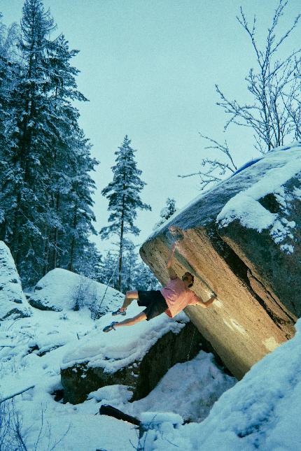 Simon Lorenzi sale Burden of Dreams, il suo terzo boulder di 9A