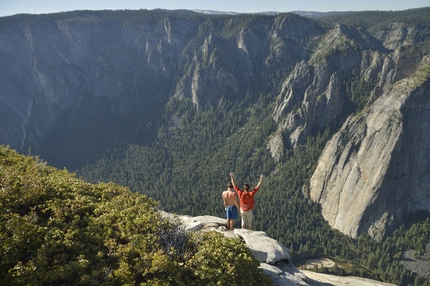 The Nose Speed - Hans Florine e Alex Honnold in vetta a El Cap dopo il record di velocità su The Nose (Yosemite)