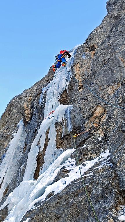 Mëisules dala Biesces, Sella, Dolomites, Emanuele Andreozzi, Rolando Varesco - The first ascent of 'Dünnes Wasser' on Mëisules dala Biesces, Sella, Dolomites (Emanuele Andreozzi, Rolando Varesco 20/12/2023)