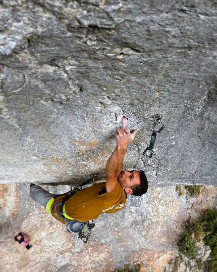 Luca Bana sends Super Crackinette (9a+) at Saint Léger du Ventoux in France