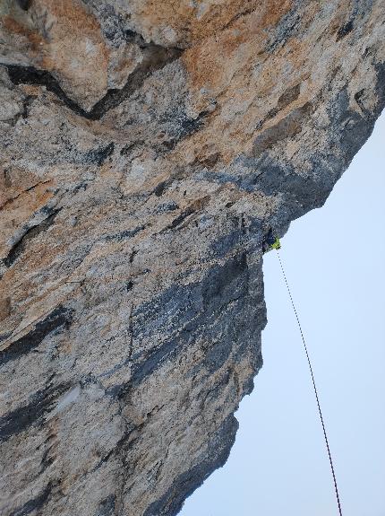 Castello di Vallesinella, Dolomiti di Brenta, Marco Cordin, Martino Piva - L'apertura di 'Nunca con prisa, siempre con gana' al Castello di Vallesinella nelle Dolomiti di Brenta (Marco Cordin, Martino Piva 31/12/2023)