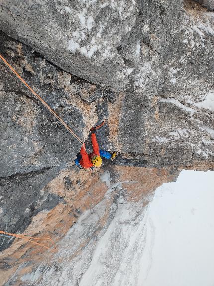 Castello di Vallesinella,Brenta Dolomites, Marco Cordin, Martino Piva - The first ascent of 'Nunca con prisa, siempre con gana' on Castello di Vallesinella in the Brenta Dolomites (Marco Cordin, Martino Piva 31/12/2023)