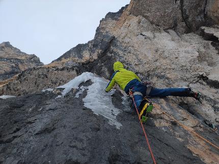 Castello di Vallesinella,Brenta Dolomites, Marco Cordin, Martino Piva - The first ascent of 'Nunca con prisa, siempre con gana' on Castello di Vallesinella in the Brenta Dolomites (Marco Cordin, Martino Piva 31/12/2023)