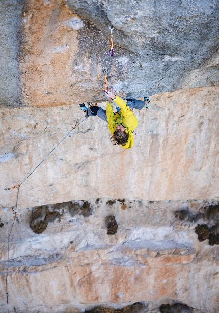 Alex Megos ripete Sleeping Lion a Siurana