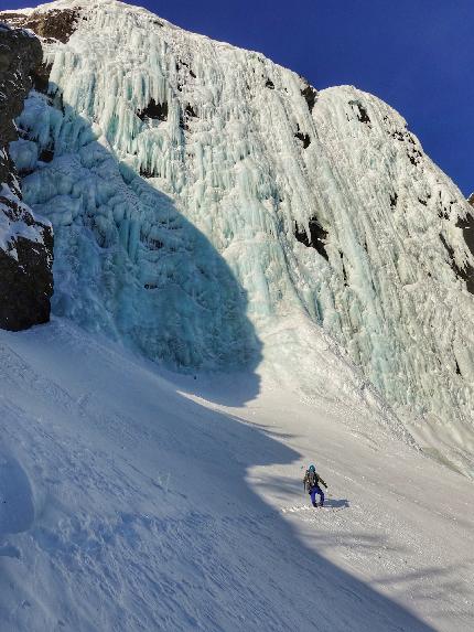 Norvegia cascate di ghiaccio, Alessandro Ferrari, Giovanni Zaccaria - Norvegia ice climbing trip: ai piedi di Hydnefossen