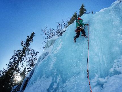 Norvegia cascate di ghiaccio, Alessandro Ferrari, Giovanni Zaccaria - Norvegia ice climbing trip: Alessandro Ferrari sull'ultimo tiro di Storenvullen a Hemsedal