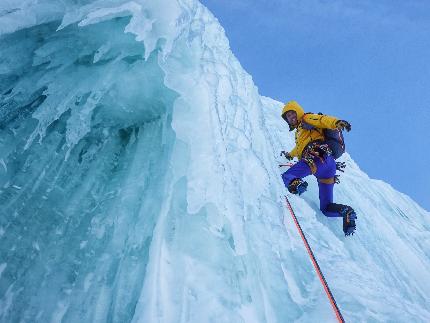 Norvegia cascate di ghiaccio, Alessandro Ferrari, Giovanni Zaccaria - Norvegia ice climbing trip: Giovanni Zaccaria in arrampicata su Hydnefossen