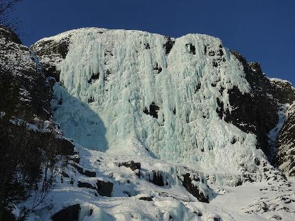 Norvegia cascate di ghiaccio, Alessandro Ferrari, Giovanni Zaccaria - Norvegia ice climbing trip: il muro più largo che alto di Hydnefossen