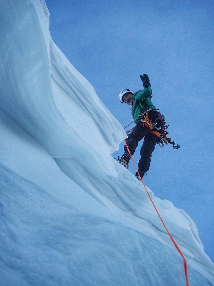 Norvegia cascate di ghiaccio, Alessandro Ferrari, Giovanni Zaccaria - Norvegia ice climbing trip: Alessandro Ferrari in discesa su Hydnefossen