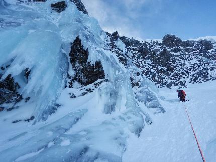 Norvegia cascate di ghiaccio, Alessandro Ferrari, Giovanni Zaccaria - Norvegia ice climbing trip: vento, spindrift e nessuna traccia, Toftfossen