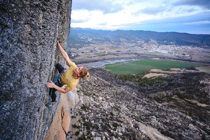 Solveig Korherr da 8b+ a-vista con Humildes pa Casa ad Oliana