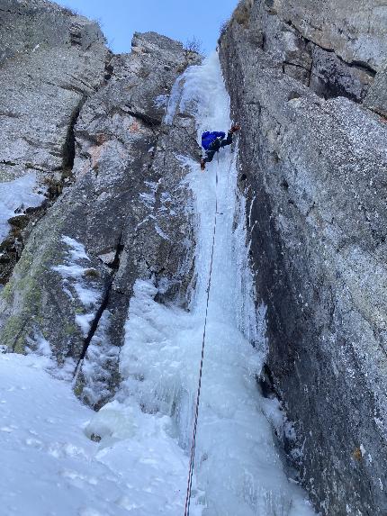 Anemos, la nuova via di misto al Monte Mezzullo in Val Camonica di Giovanni e Luca Ducoli