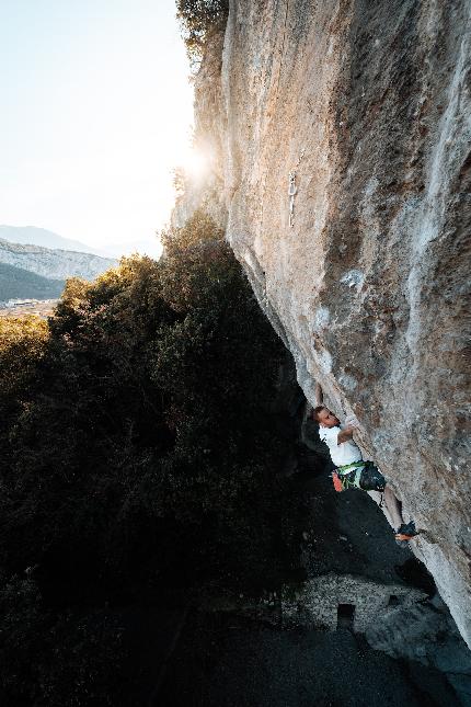 Gabriele Moroni - Gabriele Moroni sale il suo primo 9b, 'Erebor' all’Eremo di San Paolo ad Arco