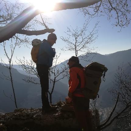 Monte Pubel, Valsugana, Francesco Leardi, Fausto Maragno, Jimmy Rizzo - Il gioco degli equilibri al Monte Pubel in Valsugana: dalla cima della via al Cornone