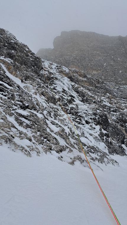 Cima Falkner, Dolomiti di Brenta, Federico Asciolla, Enrico Lovato - L'apertura di 'Il Cigno Nero' alla Cima Falkner nelle Dolomiti di Brenta: la 5a lunghezza.