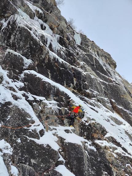 Valnontey, Valle d'Aosta, Roger Bovard, François Cazzanelli, Marco Farina - L'apertura di 'Yper Gran Val' in Valnontey, Valle d'Aosta (Roger Bovard, François Cazzanelli, Marco Farina 07/01/2024)