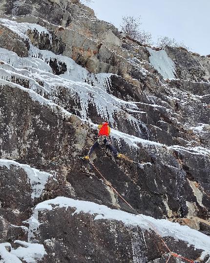 Valnontey, Valle d'Aosta, Roger Bovard, François Cazzanelli, Marco Farina - L'apertura di 'Yper Gran Val' in Valnontey, Valle d'Aosta (Roger Bovard, François Cazzanelli, Marco Farina 07/01/2024)