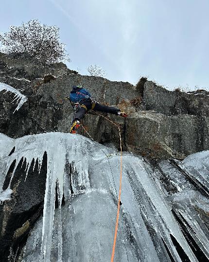 Valnontey, Valle d'Aosta, Roger Bovard, François Cazzanelli, Marco Farina - L'apertura di 'Yper Gran Val' in Valnontey, Valle d'Aosta (Roger Bovard, François Cazzanelli, Marco Farina 07/01/2024)