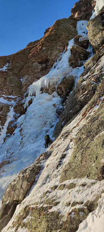 Pizzo Salina, Orobie, Francesco Fumagalli, Francesco Mazza, Thomas Triboli - L'apertura di 'Lucky Ice' al Pizzo Salina nelle Orobie Bergamasche (Francesco Fumagalli, Francesco Mazza, Thomas Triboli, 23/12/2023)